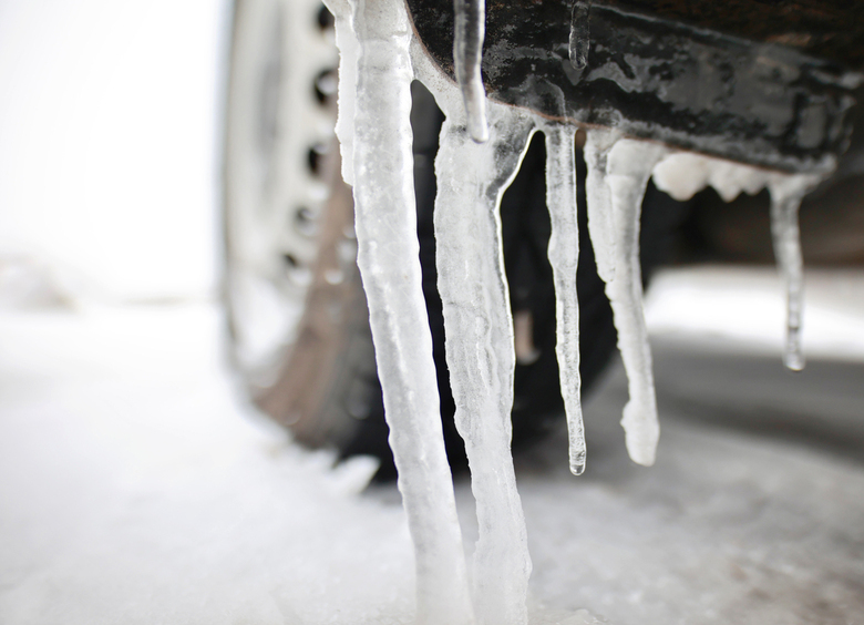 Изображение Автомобиль провалился под лед на закрытой переправе в Тюменской области