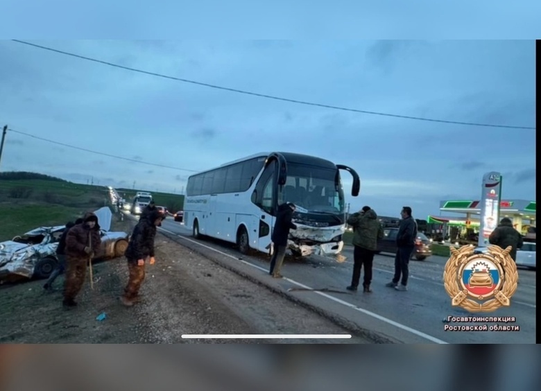 Изображение В массовом ДТП на трассе под Таганрогом пострадали два человека