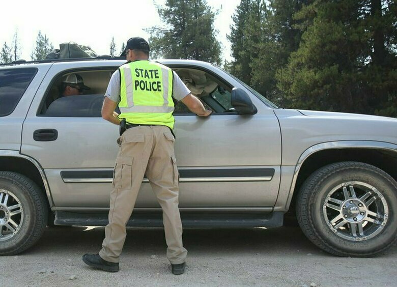 Изображение Москвич, находившийся в розыске, пытался скрыться на авто от полиции США