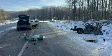 Автомобиль разорвало пополам в тройном ДТП под Хабаровском