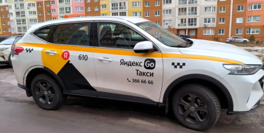 В Госдуме предложили запретить таксистам длительную стоянку во дворах