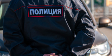 Мужчина попытался затащить 15-летнюю школьницу в свою машину в Краснодаре