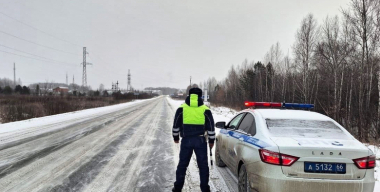 Четыре автомобиля столкнулись на трассе в Свердловской области