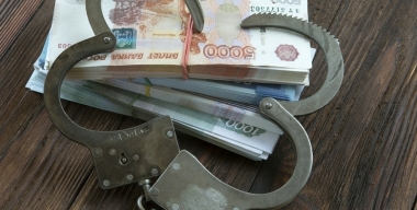 Жительница Мурманска обманула знакомого, присвоив выручку от продажи его авто