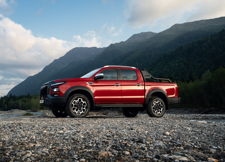 Изображение В России почти на четверть просели продажи новых пикапов