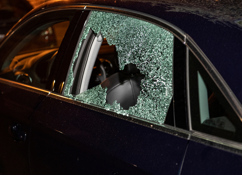 Изображение Неизвестные обстреляли автомобили из пневматического оружия в Красноярске