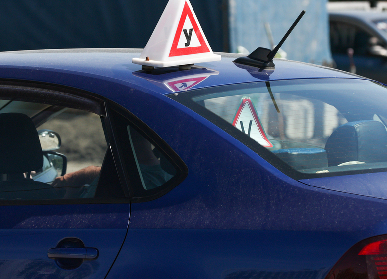 Изображение Ученик автошколы трижды завалил экзамен, за что изрезал ножом инструктора