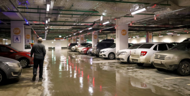 За машино-места в Москве начали просить по 4 млн рублей