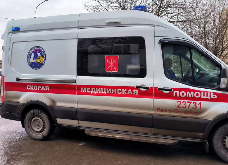 Изображение Водитель на Mazda сбил двух пешеходов на переходе в Санкт-Петербурге