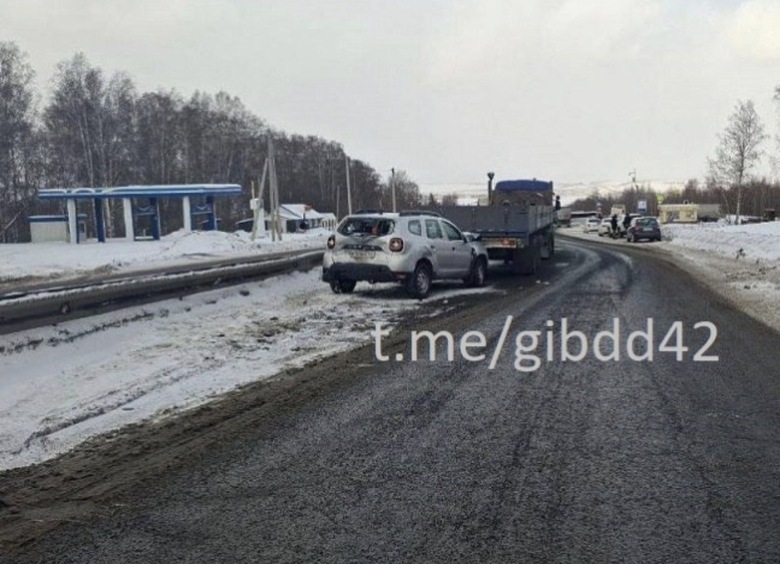 Изображение Гололед привел к серии из пяти аварий на трассе в Кемеровской области