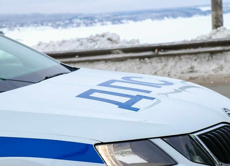 Изображение Дебошир спешил скрыться с места ДТП и протащил на капоте мужчину