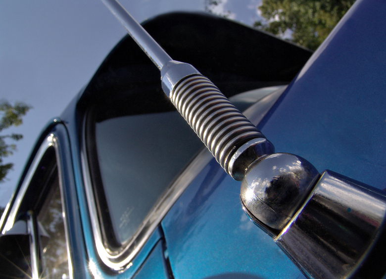 Изображение Казаться, а не быть: зачем водители устанавливают на свои авто антенны как у спецслужб