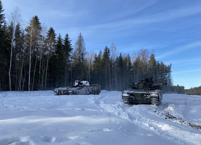 Изображение Русские дроны сожгли в свинарнике «лучшую» БМП НАТО