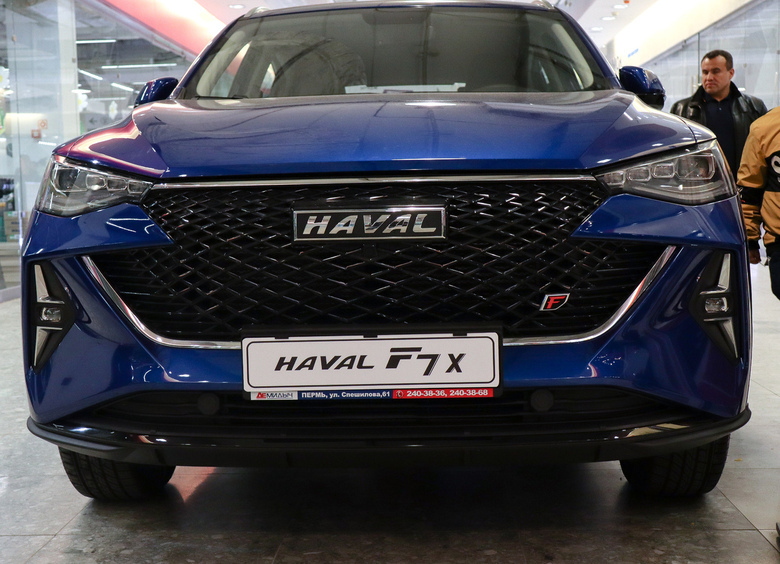 Изображение Супруги из Новосибирска застряли на трассе после взрыва двигателя в их Haval