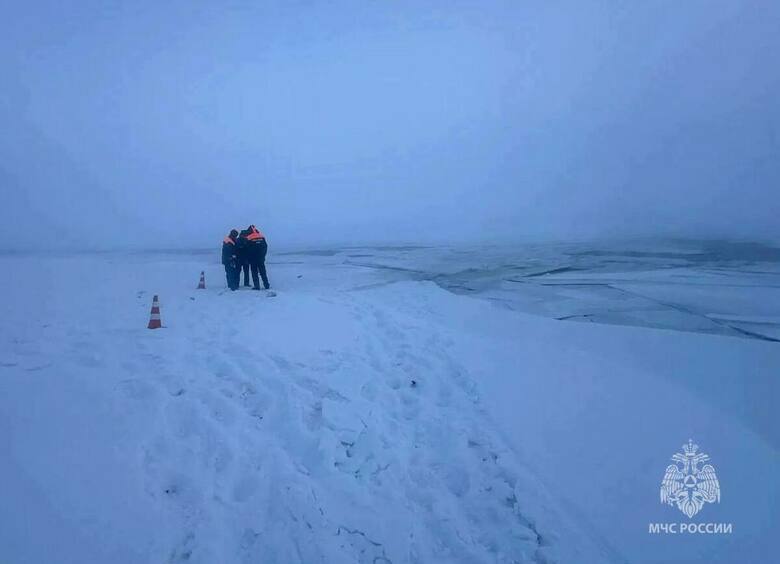 Изображение В Якутске автомобиль ушёл под лёд вместе с ребенком