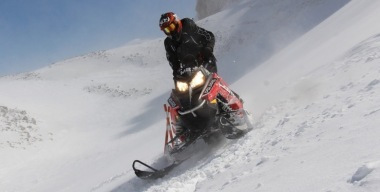 Последний приют: какие ошибки любителям снегоходов не прощают горы