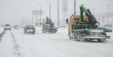 На чужой беде: сколько получает сегодня водитель эвакуатора в России