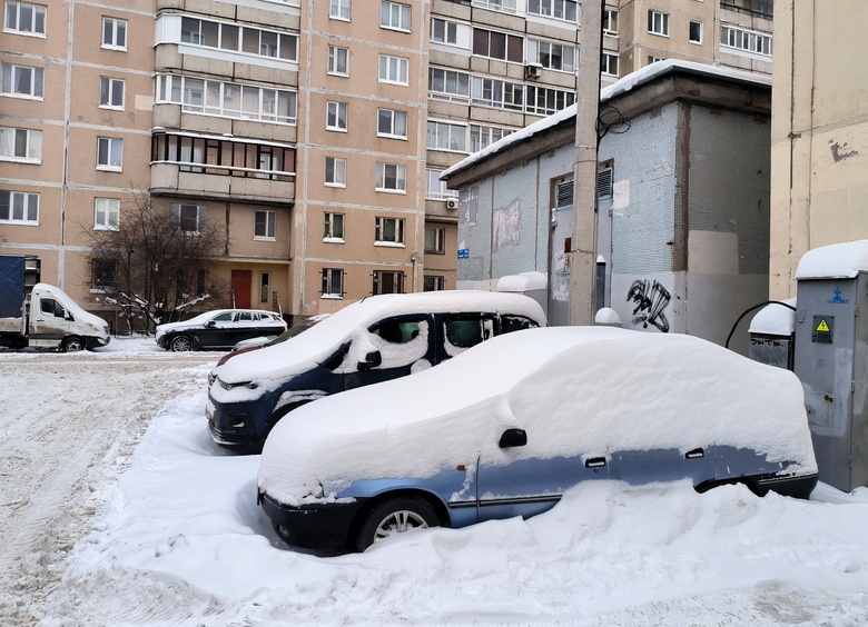 Изображение Эксперт Родионов объяснил, какой вред наносит автомобилю сугроб на кузове