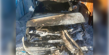 Мужчина попытался отогреть автомобиль сына, но случайно его сжег