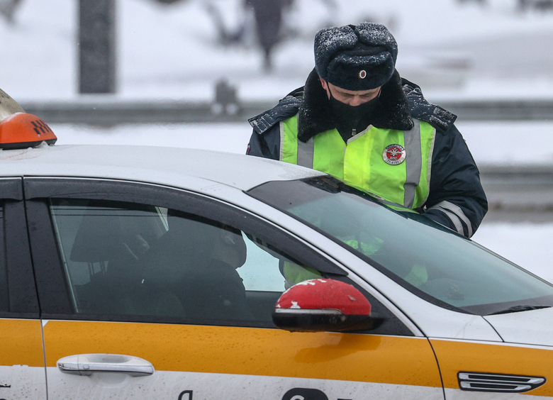 Изображение Подросток угнал машину такси после конфликта с водителем в Мурманской области