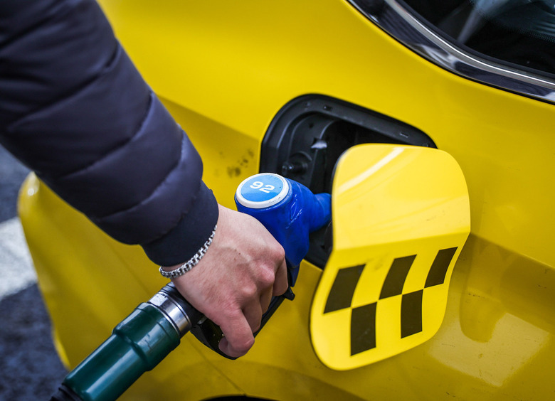 Изображение Пьяная пассажирка угнала машину такси на заправке в Забайкальском крае