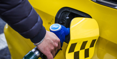 Пьяная пассажирка угнала машину такси на заправке в Забайкальском крае