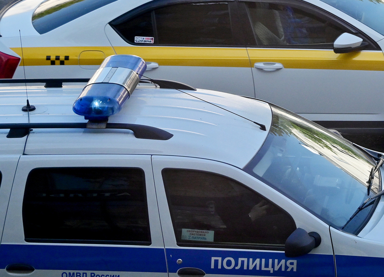 Изображение Пассажир такси пригрозил водителю ножом и угнал его машину