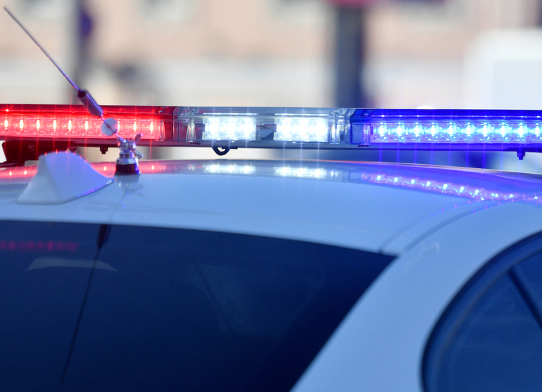 Изображение Мужчина угнал машину для пьяного товарища, но бросил его после аварии