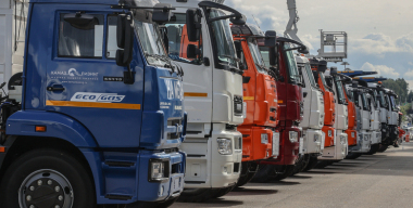 Поставки новых грузовиков в Россию рухнули в 10 раз