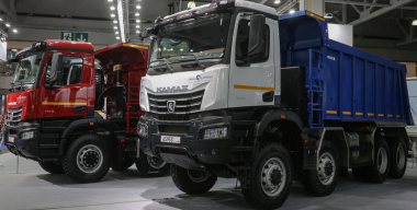 Российские продажи новых тяжелых грузовиков обрушились на 54%