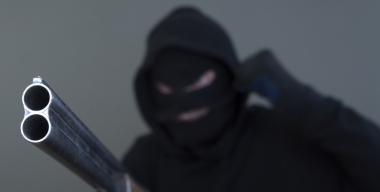 В Кузбассе задержали налетчиков, угрожавших таксисту обрезом