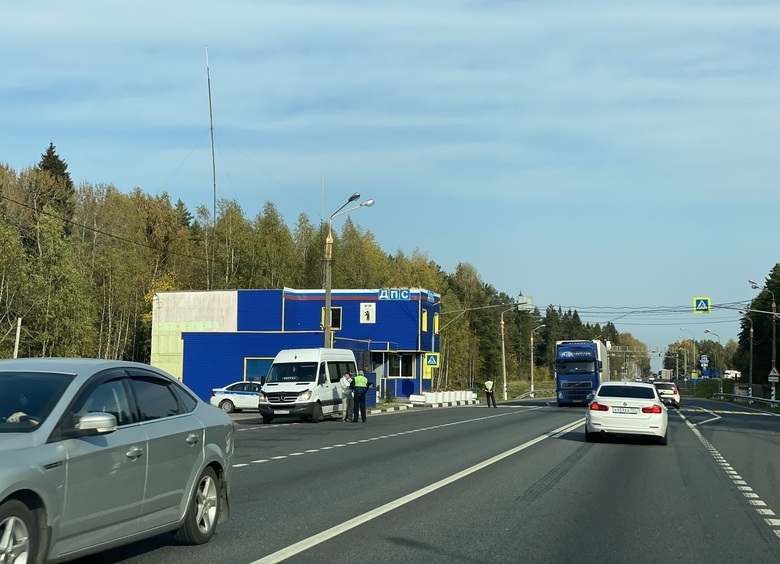 Изображение В Казани водитель спрятал ребенка от ГАИ в переполненном автомобиле