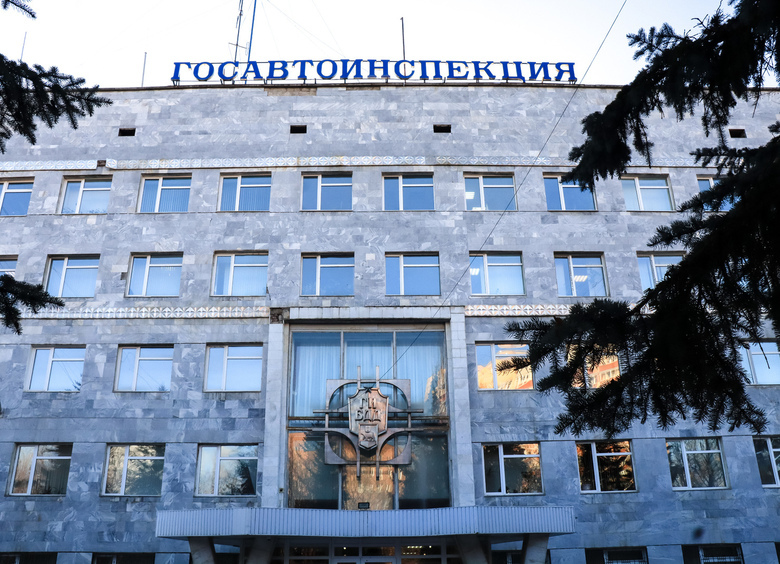 Изображение Житель Кузбасса приехал в ГИБДД без «прав», и у него сразу же отобрали машину