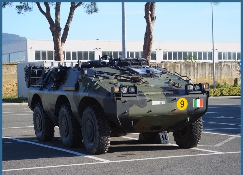 Изображение Дуплетом: российские FPW-дроны сожгли сразу два итальянских БТР