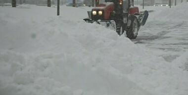 В Краснодаре жители избили тракториста из-за сноса снежной горки