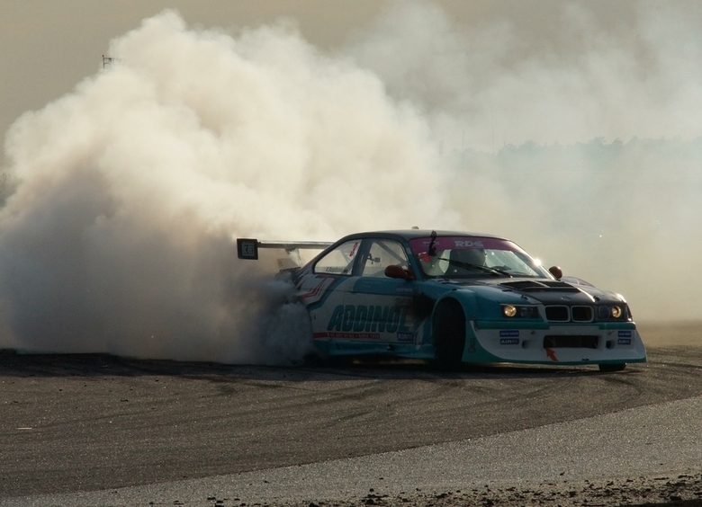 Изображение Депутат из Свердловска предложил отбирать машины у любителей зимнего дрифта