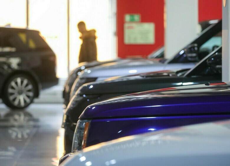 Изображение Дилеры объяснили, из-за чего в России массово подорожали новые машины
