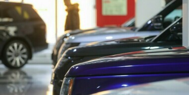 Дилеры объяснили, из-за чего в России массово подорожали новые машины