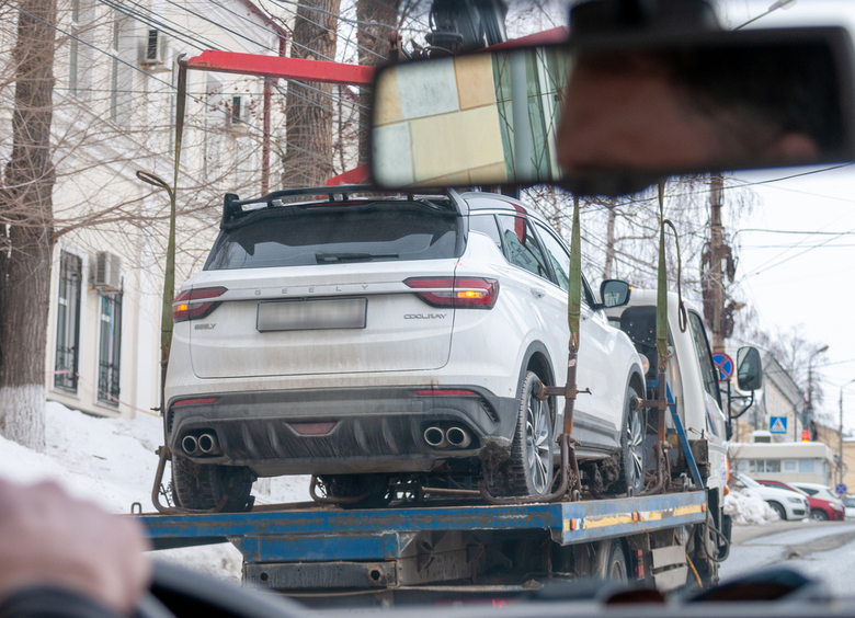 Изображение Водитель эвакуатора похитил из автосалона 26 иномарок на 64 млн рублей