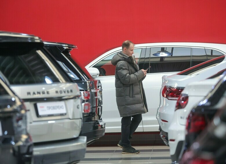 Изображение Новые авто в России резко подорожали, подержанные — странно подешевели, а продажи «электричек» — рухнули: итоги недели