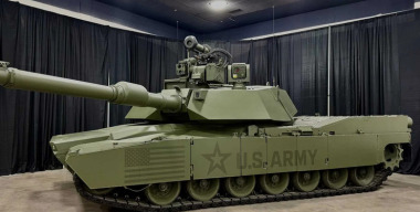 Три танкиста и геймпад: на автосалоне в Детройте показали танк Abrams 2040 года