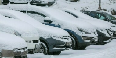 Московские власти просят автомобилистов переждать снегопад дома