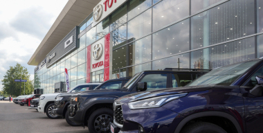 В крупных российских городах стало больше автосалонов