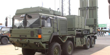 «Слепые» зенитки: бандеровцы получат новые ракетные комплексы IRIS-T на шасси MAN