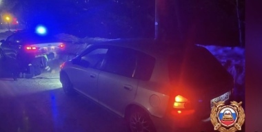 Машину с детьми спасли из ледяного плена на трассе в Красноярском крае