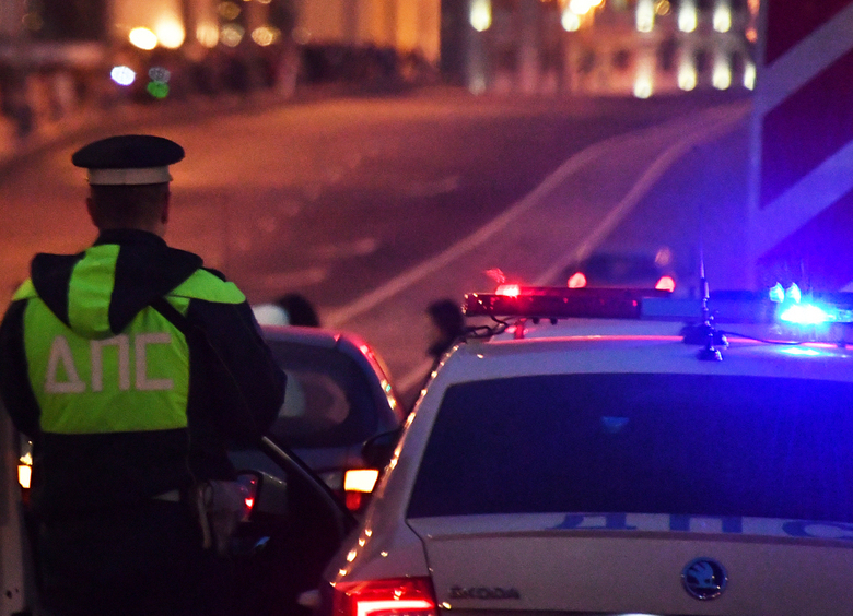 Изображение Пьяный подросток устроил ночную поездку на машине, которую купил тайно