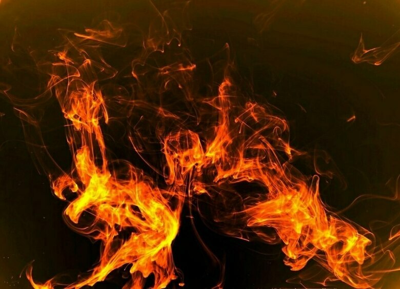 Изображение Во Владивостоке водитель потушил горящий автобус голыми руками