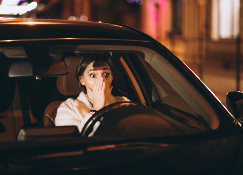 Изображение Сильно пьяная женщина попыталась угнать машину выручившего ее мужчины