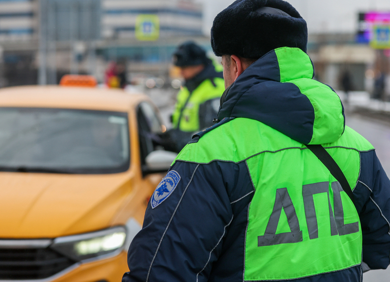 Изображение В Обнинске двое мужчин по дороге в клуб избили таксиста и угнали его машину