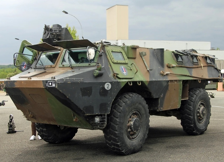 Не жив, курилка: на Украине добивают остатки французских колесных БТР